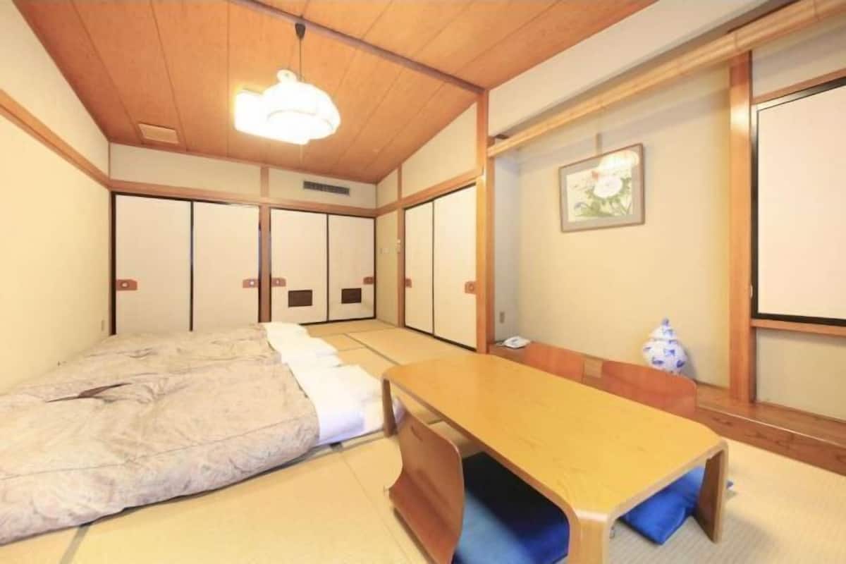 Desk, blackout curtains, free WiFi