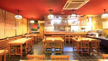 Déjeuner et dßner servis sur place