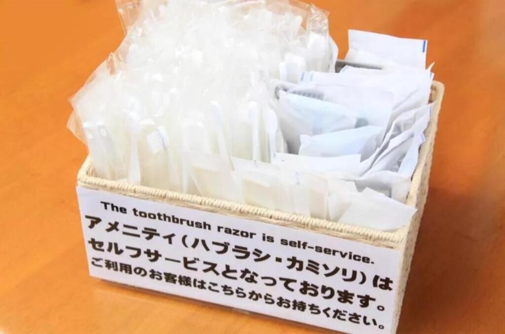 A box containing a toothbrush and razor with a label in English and Japanese.