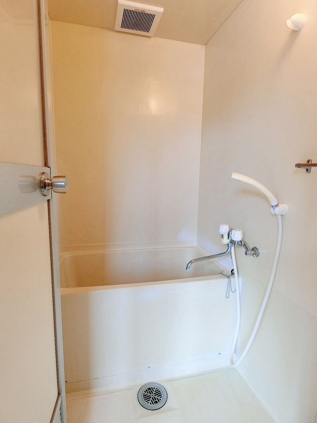 Economy Twin Room - 102 | Desk, free WiFi