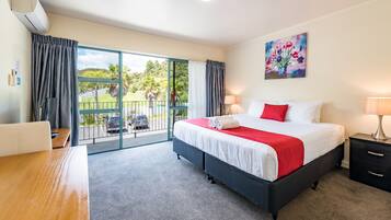 King-Bedroom Studio | In-room safe, desk, iron/ironing board, cribs/infant beds