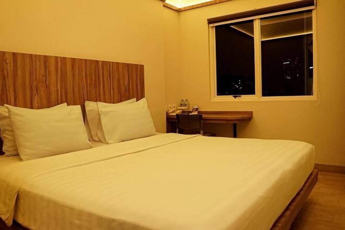 Desk, iron/ironing board, free WiFi