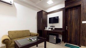 Standard NON AC Double Room | In-room safe, soundproofing, rollaway beds (surcharge), WiFi (free) - Optimum Baba Residency (New Delhi)