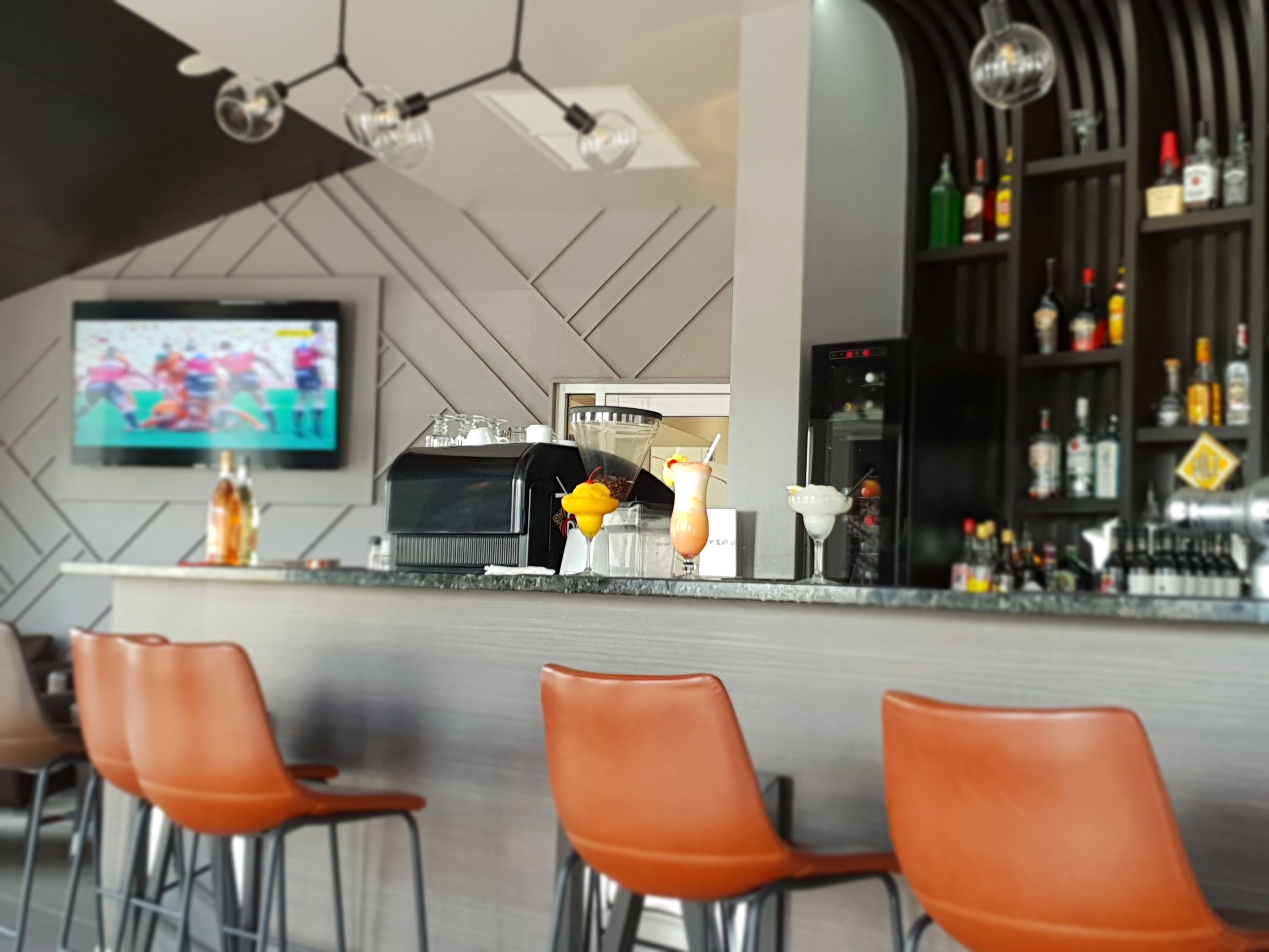 2 bars/lounges, poolside bar