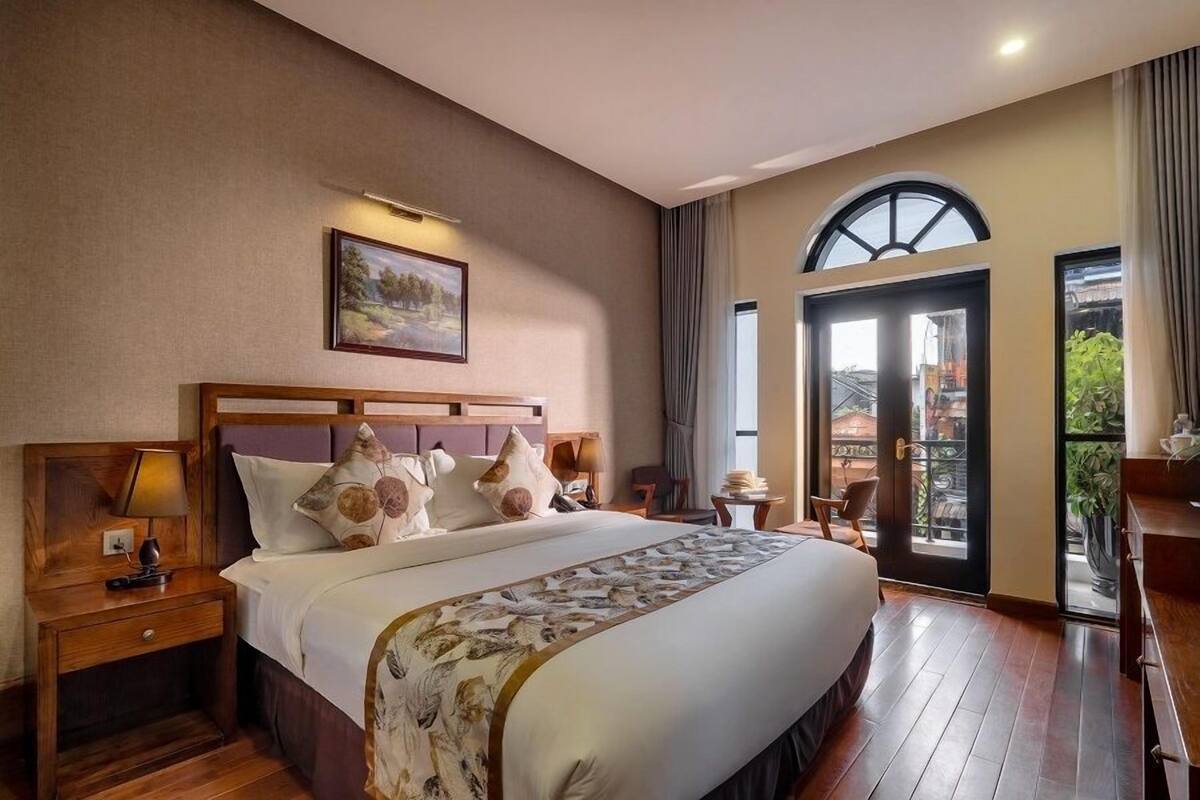デラックス ルーム シティビュー (Deluxe Balcony or Window City View) | ミニバー、セーフティボックス (室内)、デスク、ノートパソコン用作業スペース