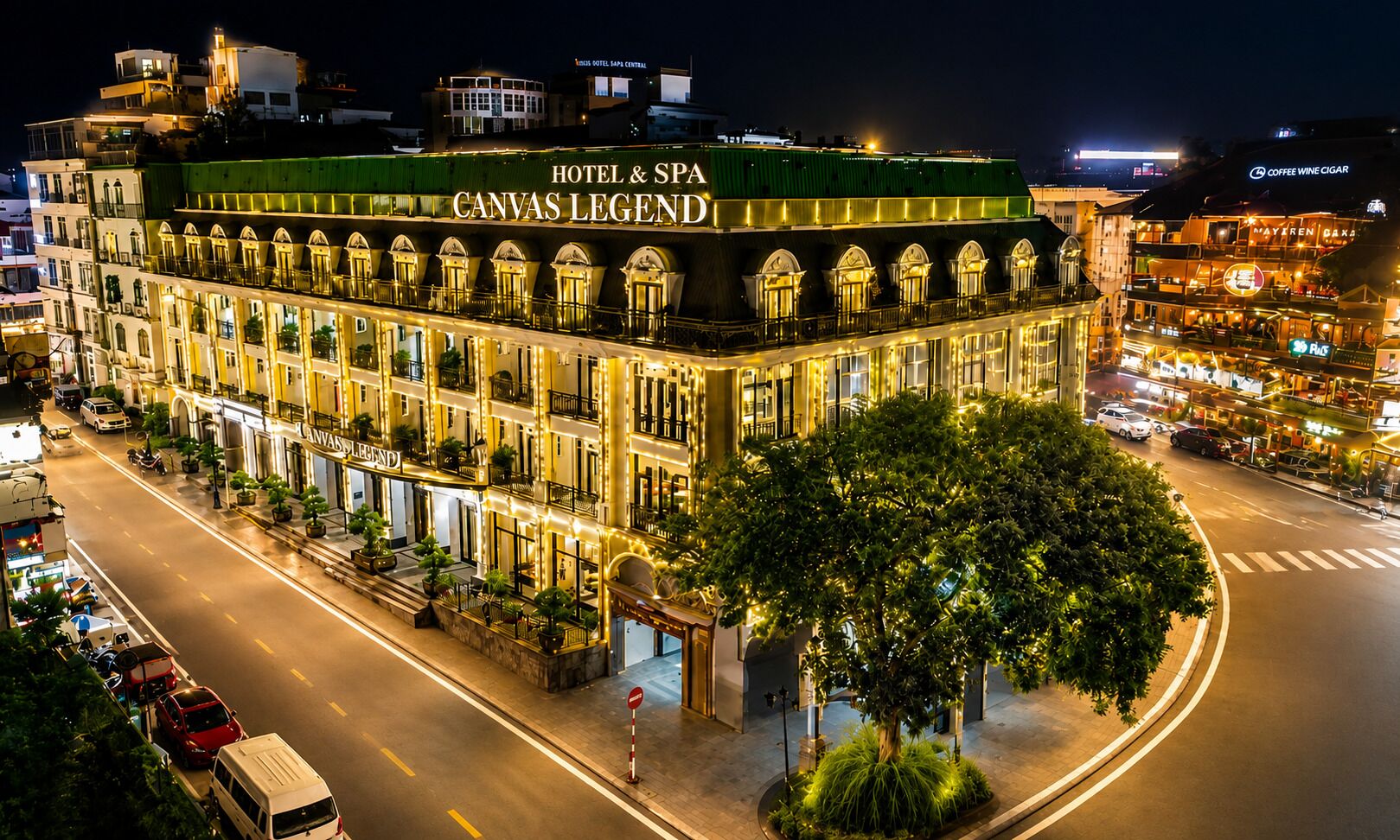 A multi-story hotel with a prominent sign reading 'Hotel & Spa Canvas Legend.'