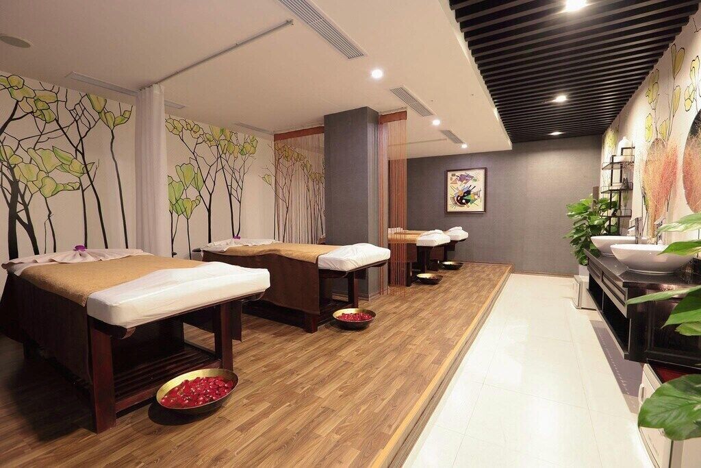 Salas de tratamiento para parejas, un sauna, baño turco