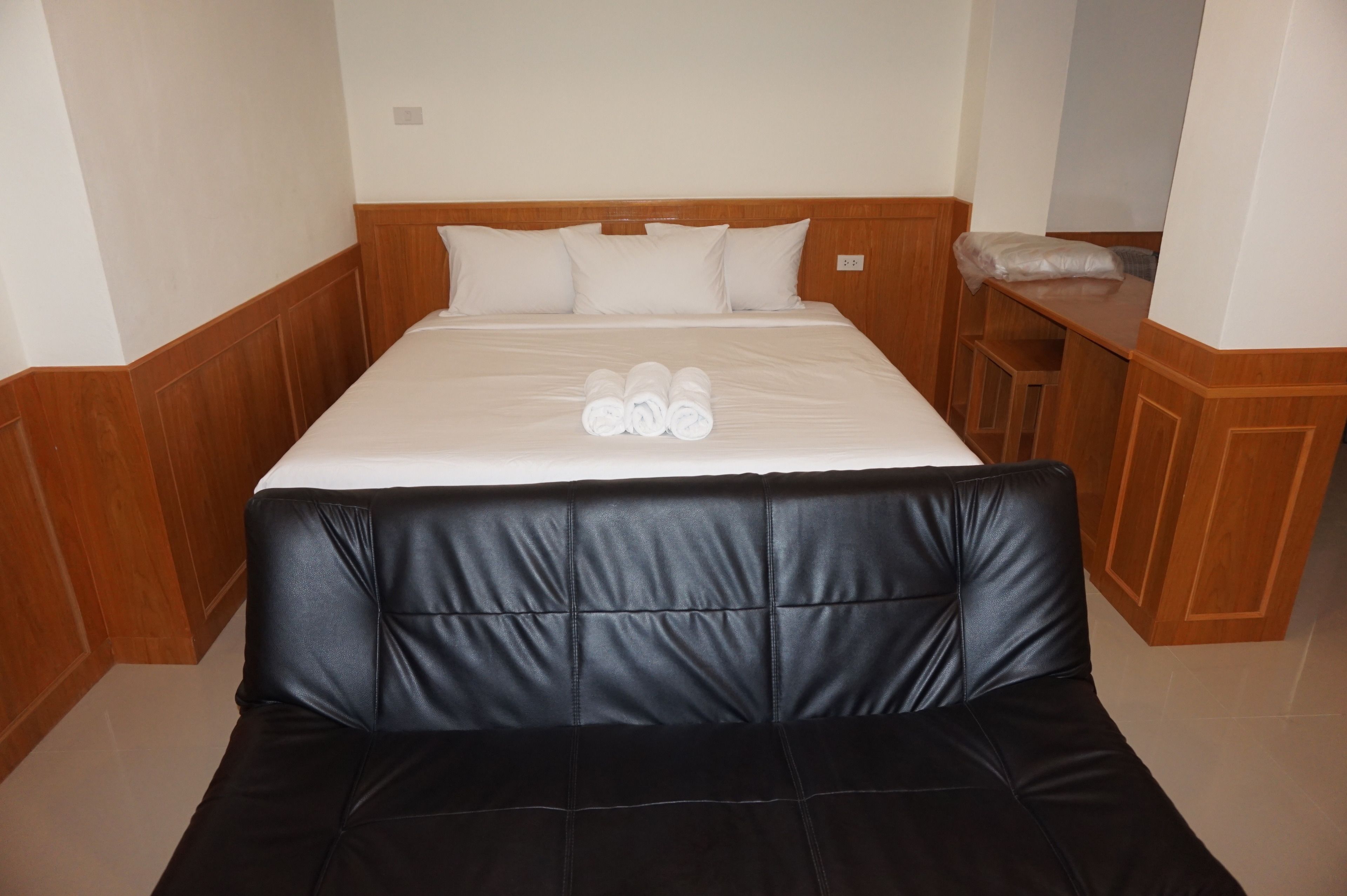 deluxe double room | desk, free wifi