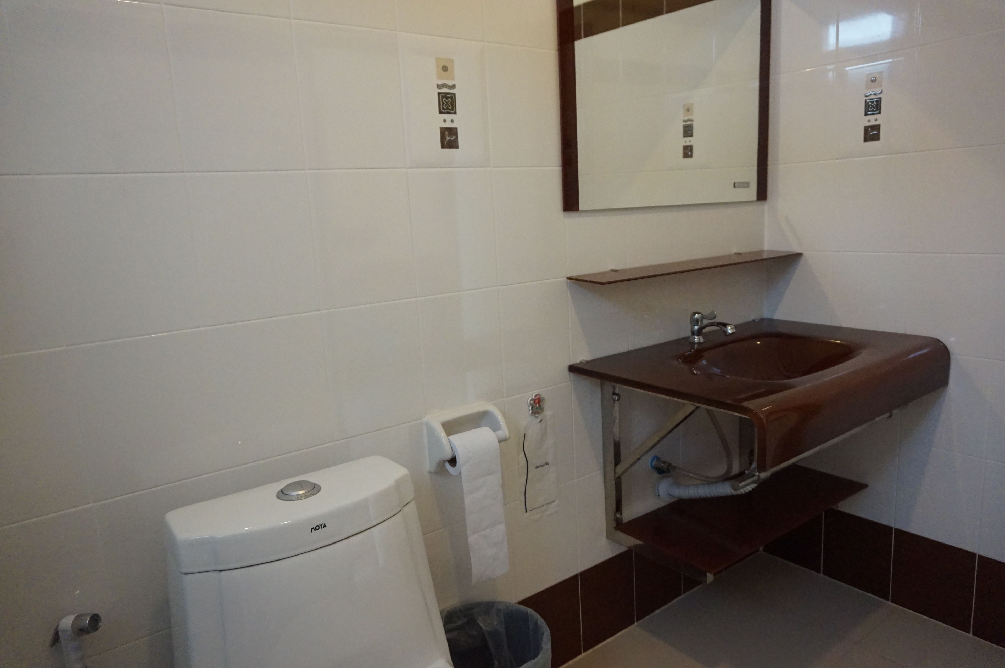 shower, free toiletries, towels