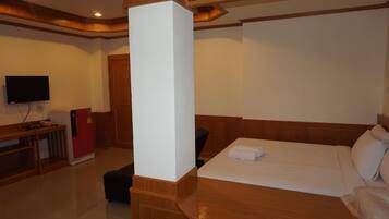 Deluxe Double Room | Desk, free WiFi