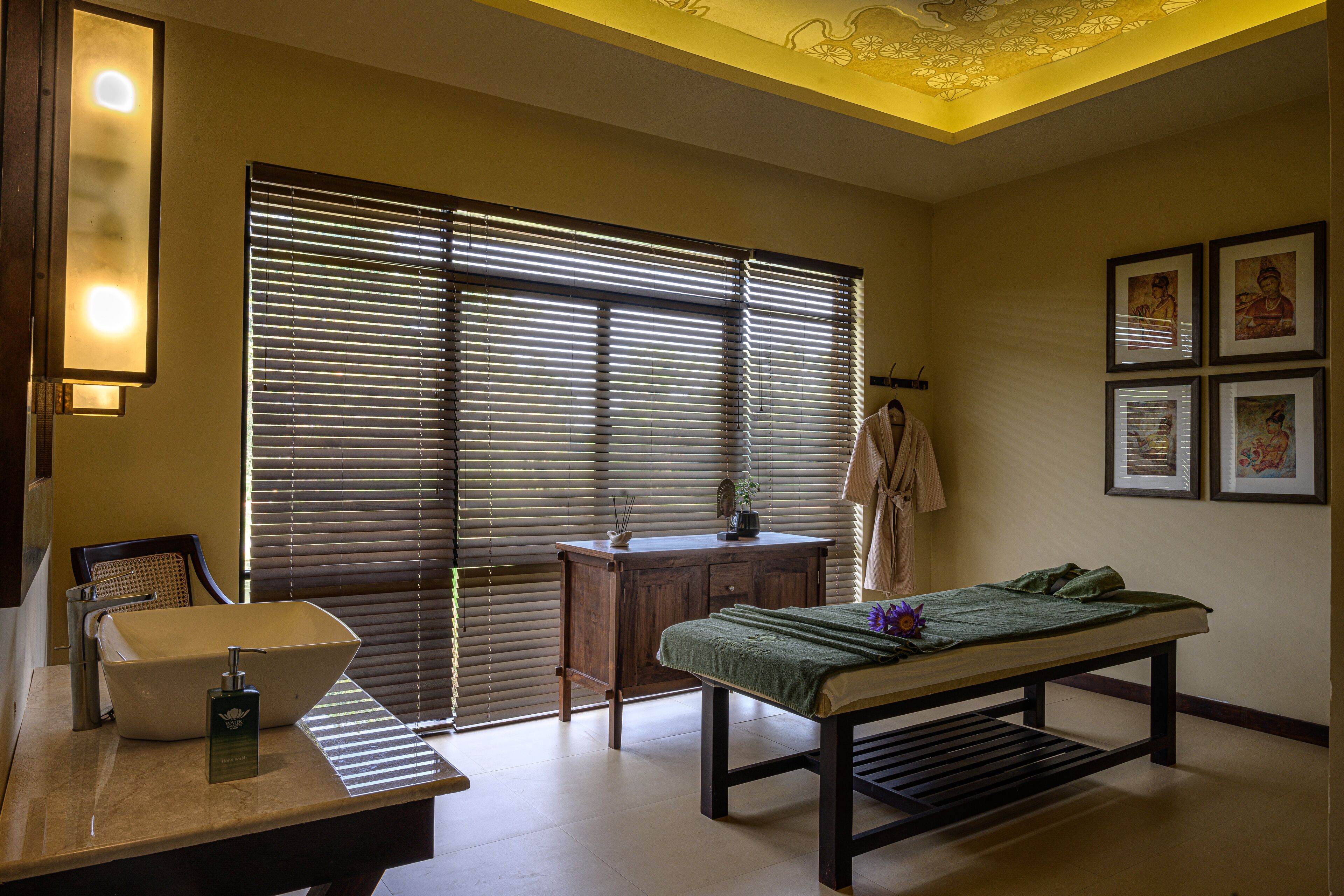 body treatments, aromatherapy, deep-tissue massages, swedish massages