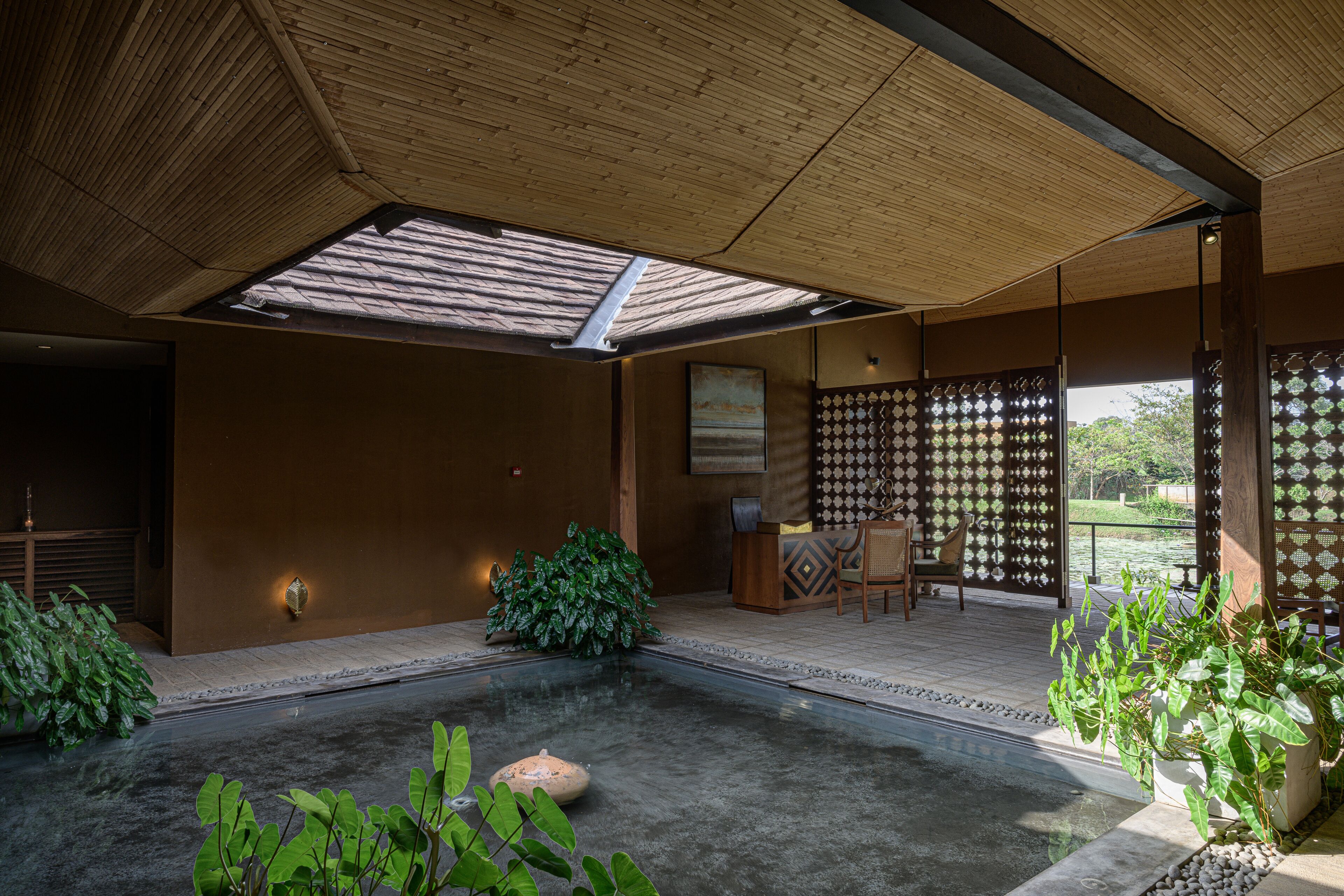 身體療程、芳香療法、深層組織按摩、瑞典式按摩、體膜護理、身體磨砂