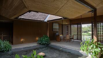 Soins corporels, soins d'aromathérapie, massages des tissus profonds