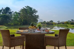 Outdoor dining - Water Garden Sigiriya (Sigiriya)