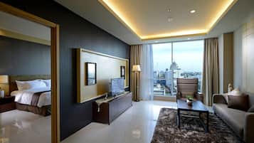 Suite | Living area | Flat-screen TV