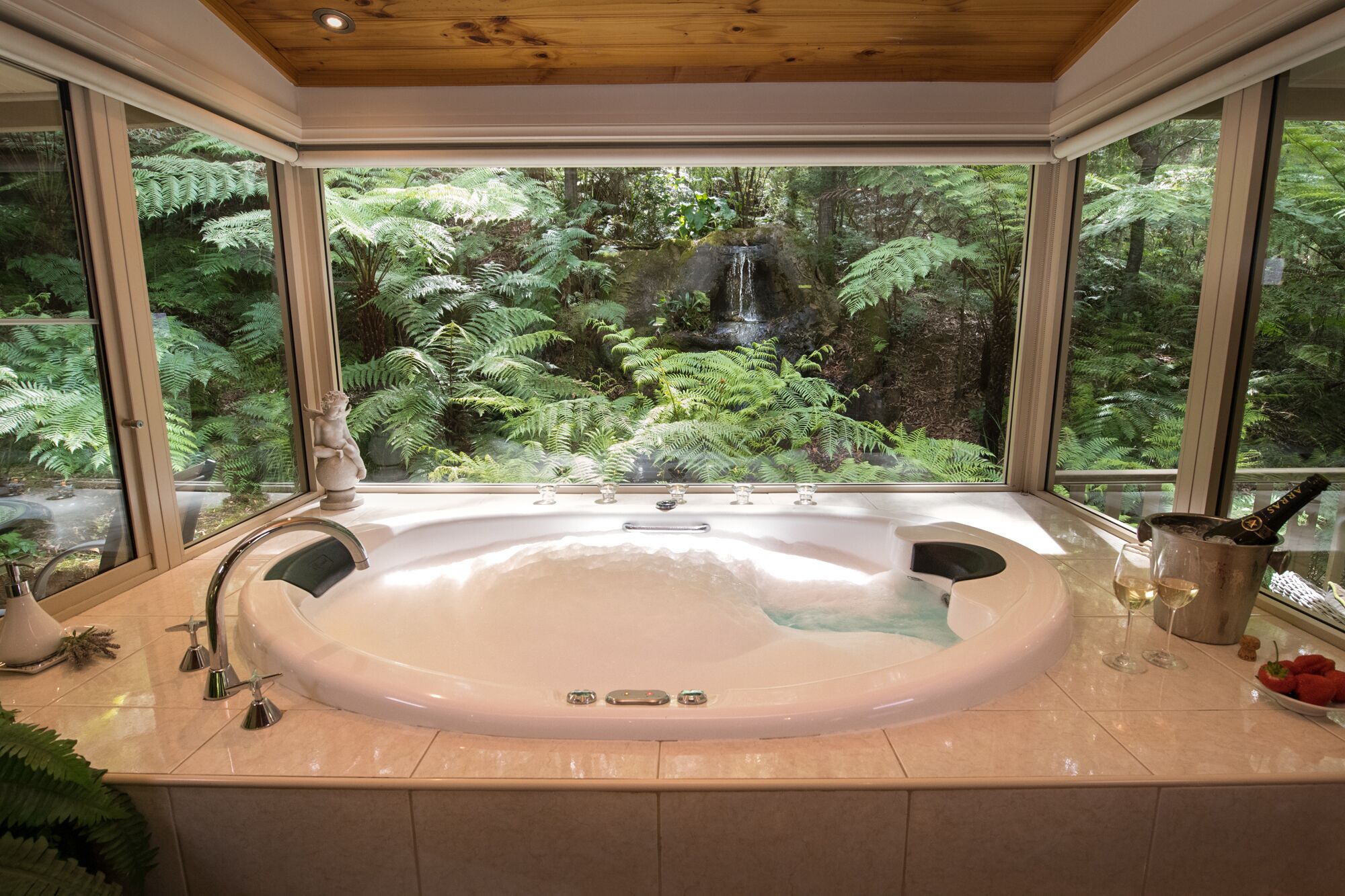Indoor spa tub