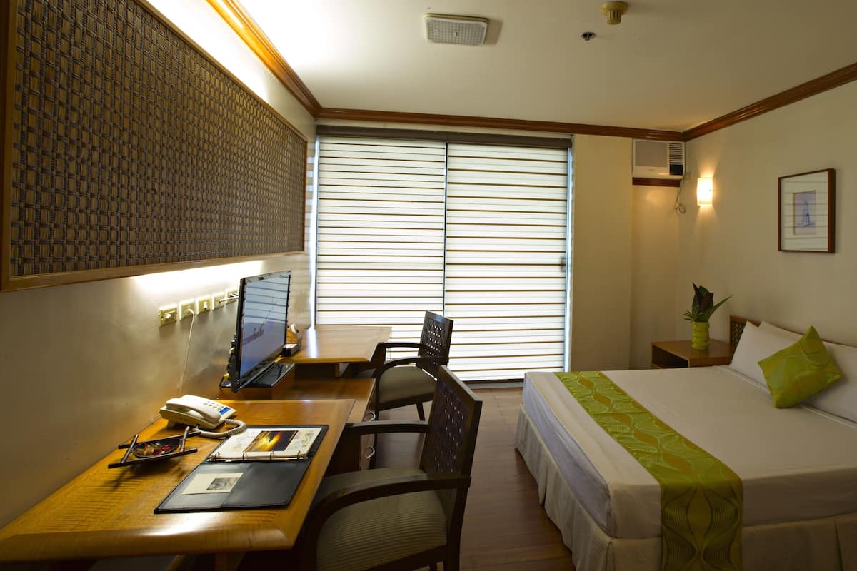 Deluxe Room | In-room safe, desk, WiFi (free)