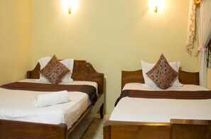 Standard Double or Twin Room (with AC) | In-room safe, desk - Royal Guest House (Phnom Penh)
