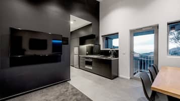 6 Share 2 Bedroom (2 King and 1 Bunk) | Living area | Smart TV, Netflix