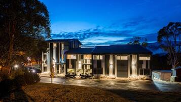 Façade de lâhĂ©bergement - soirĂ©e/nuit