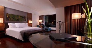 Minibar, in-room safe, desk, iron/ironing board - Impiana KLCC Club Tower (Kuala Lumpur)