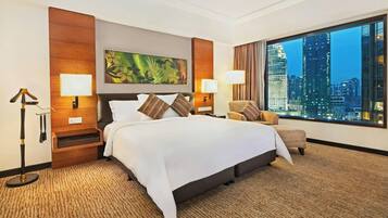 Minibar, in-room safe, desk, iron/ironing board