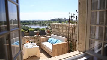 Suite superior, 2 habitaciones, Terraza, vista a la ciudad | Terraza o patio