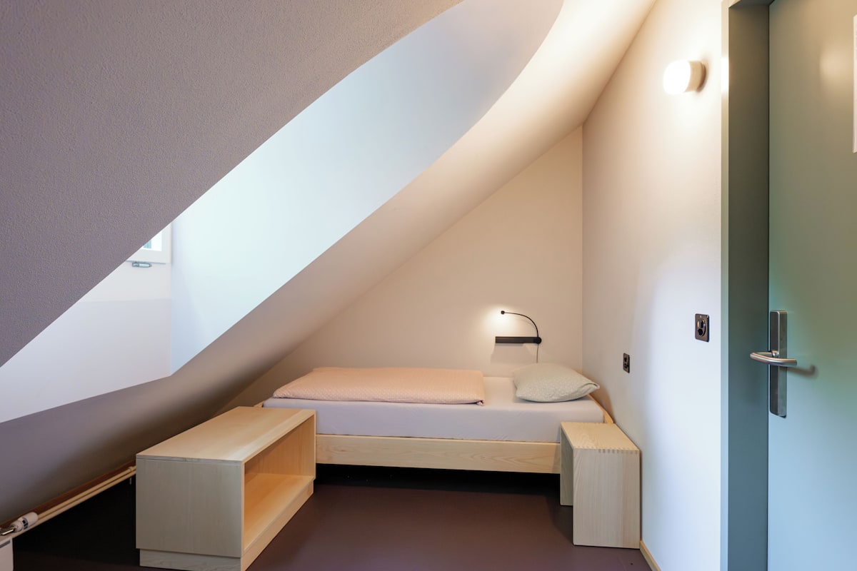 Desk, bed sheets