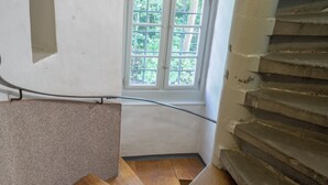 A wooden staircase with a window at the top. - Youth Hostel Schaffhausen (Schaffhausen)