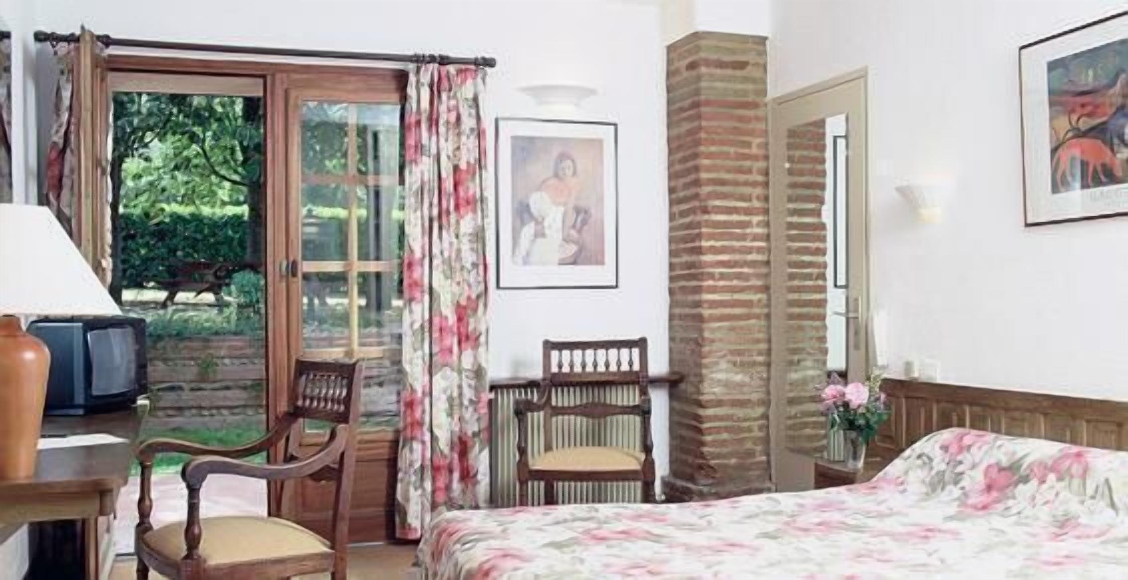 iron/ironing board, cots/infant beds, rollaway beds, free wifi