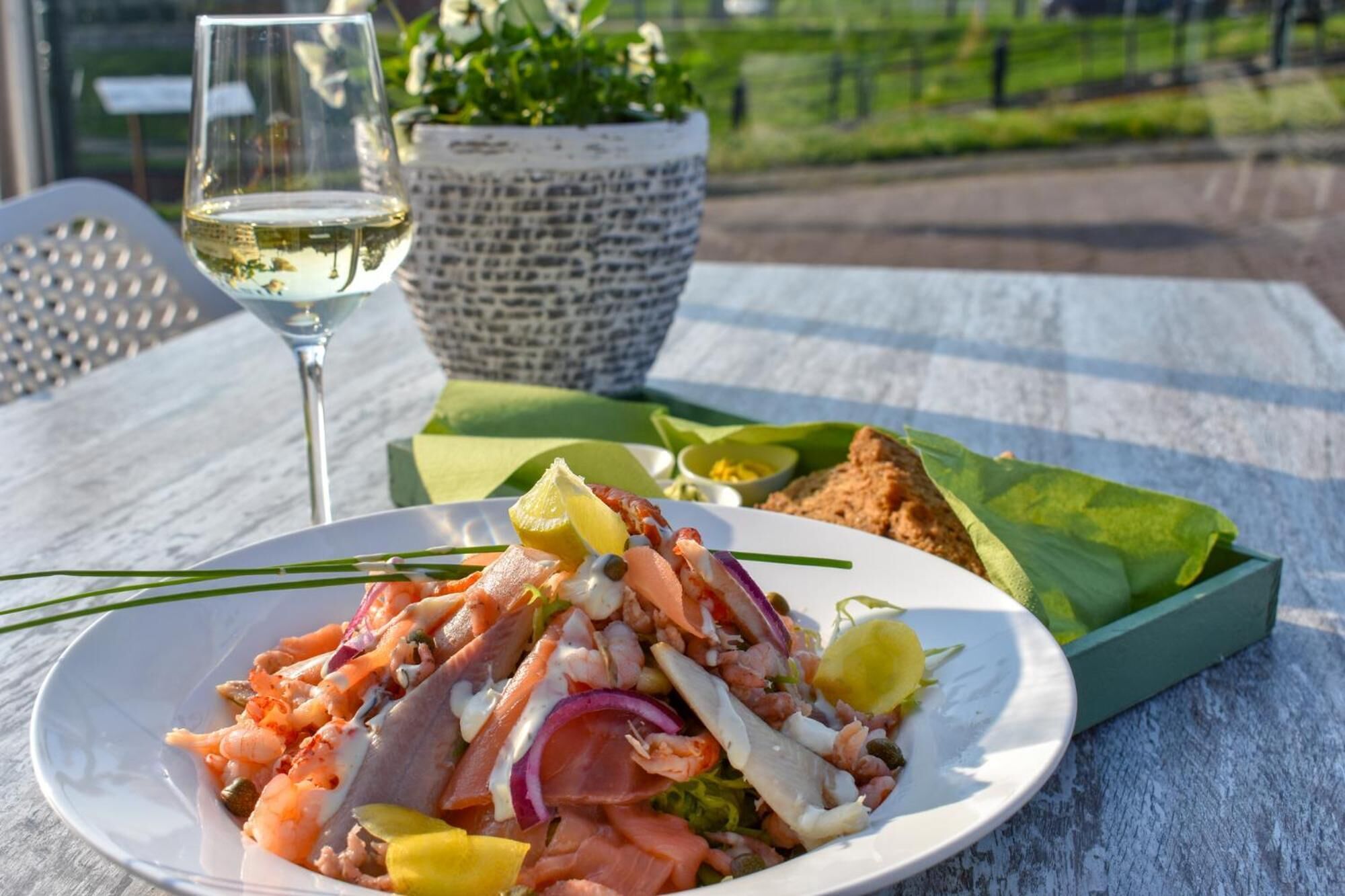 lunch and dinner served, french cuisine