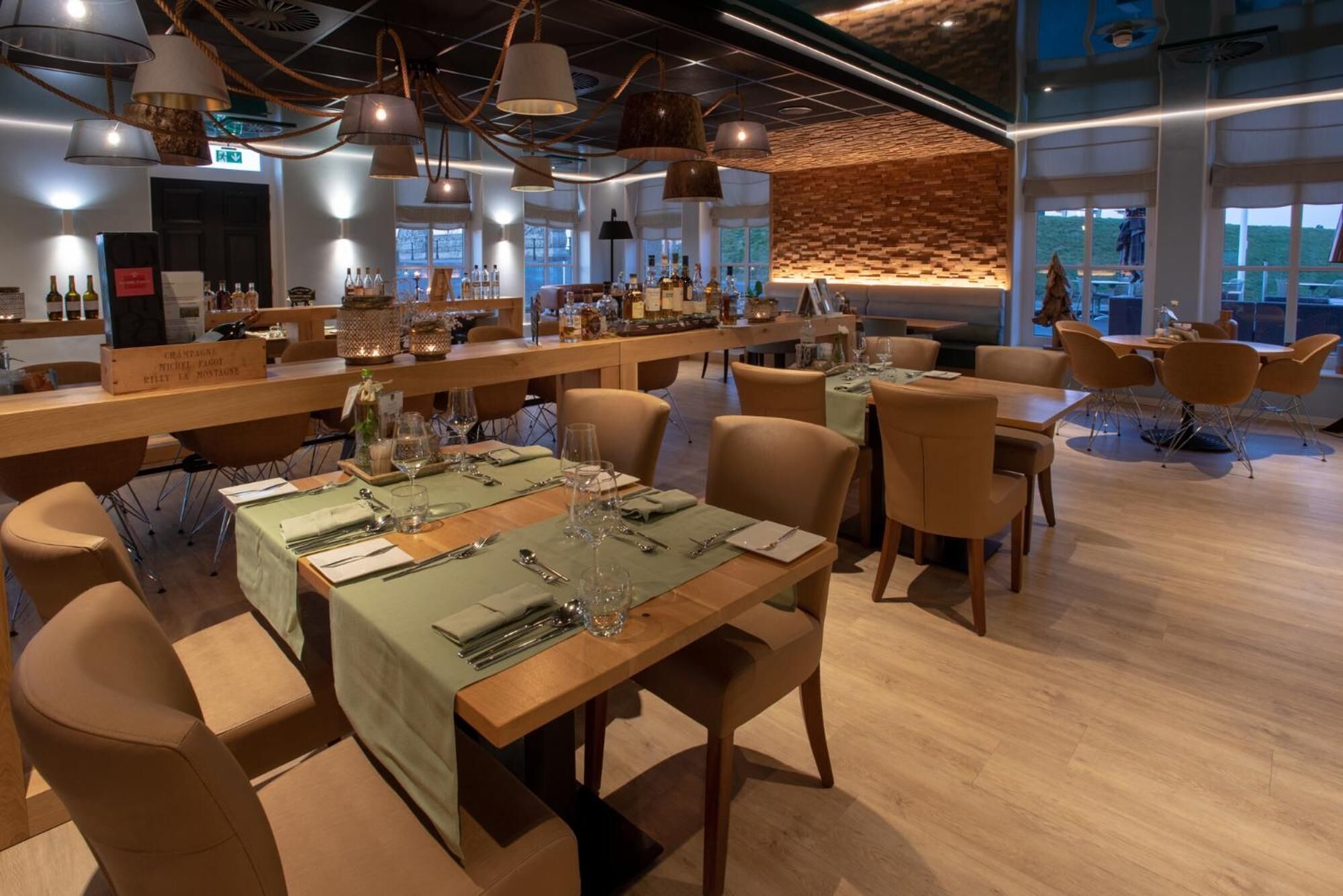 lunch and dinner served, french cuisine