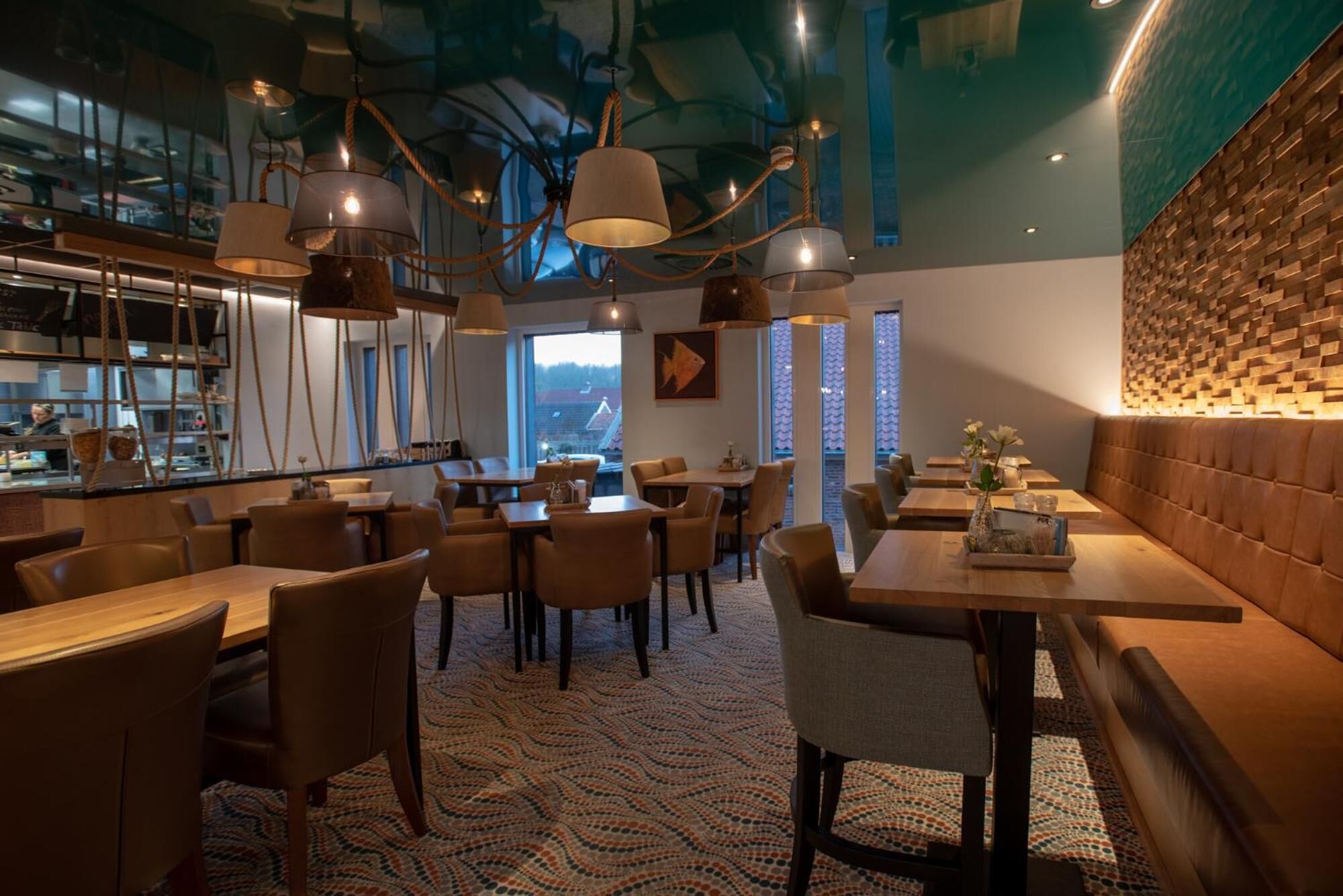 lunch and dinner served, french cuisine