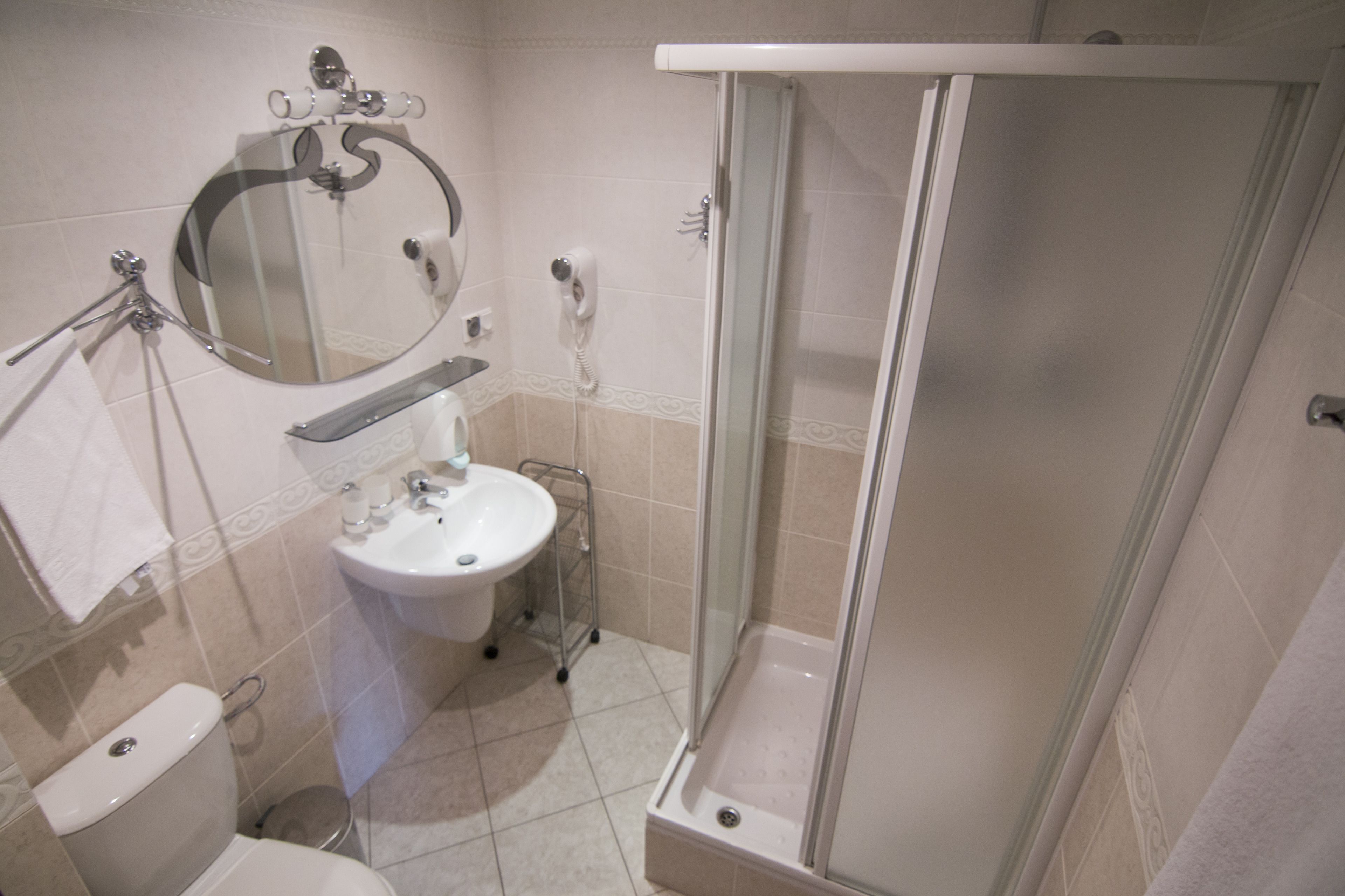 shower, free toiletries, hair dryer, towels