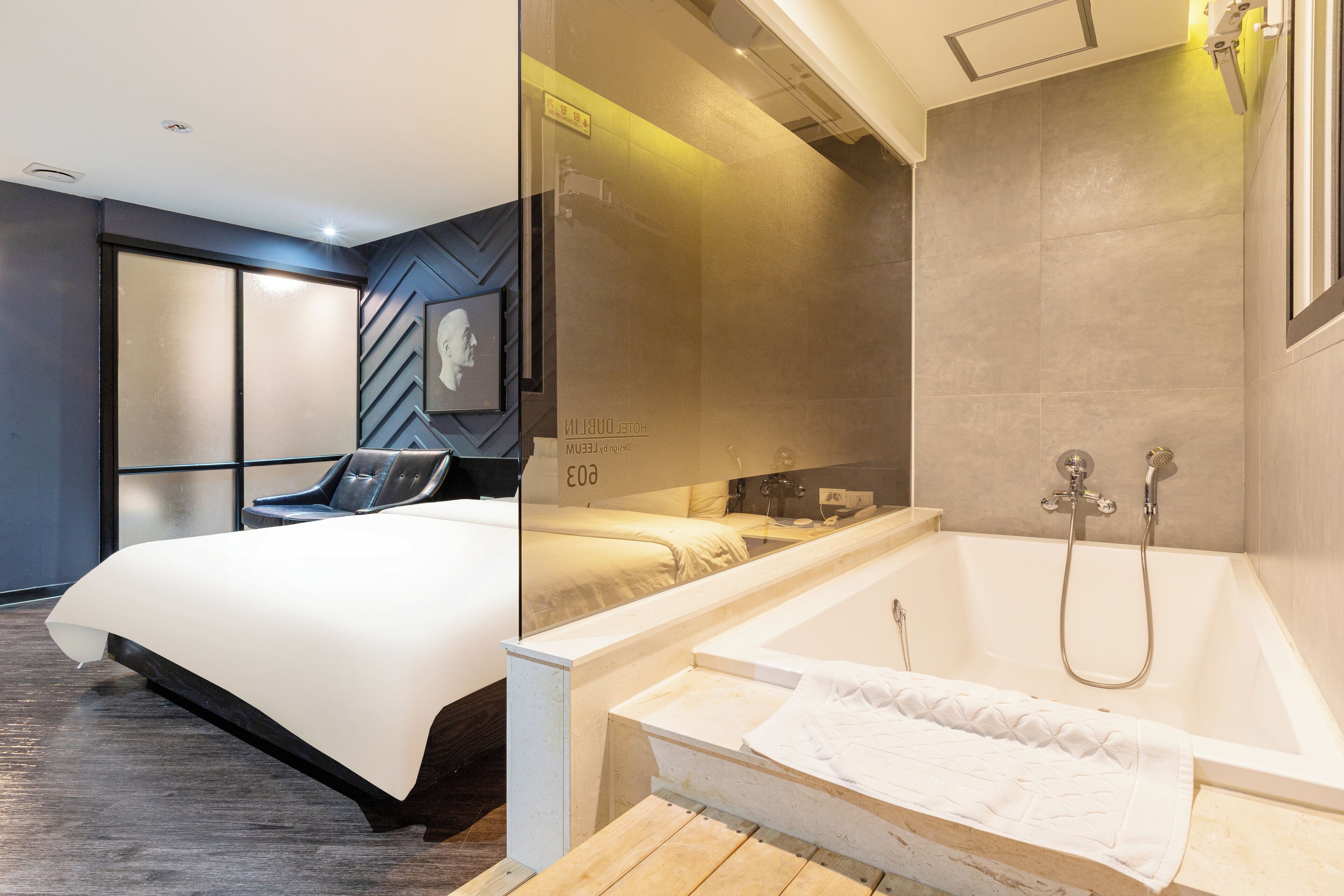 Double Room | Bathroom | Deep soaking tub, hydromassage showerhead, hair dryer, bathrobes