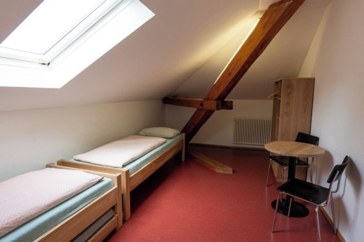 In-room safe, desk, free WiFi