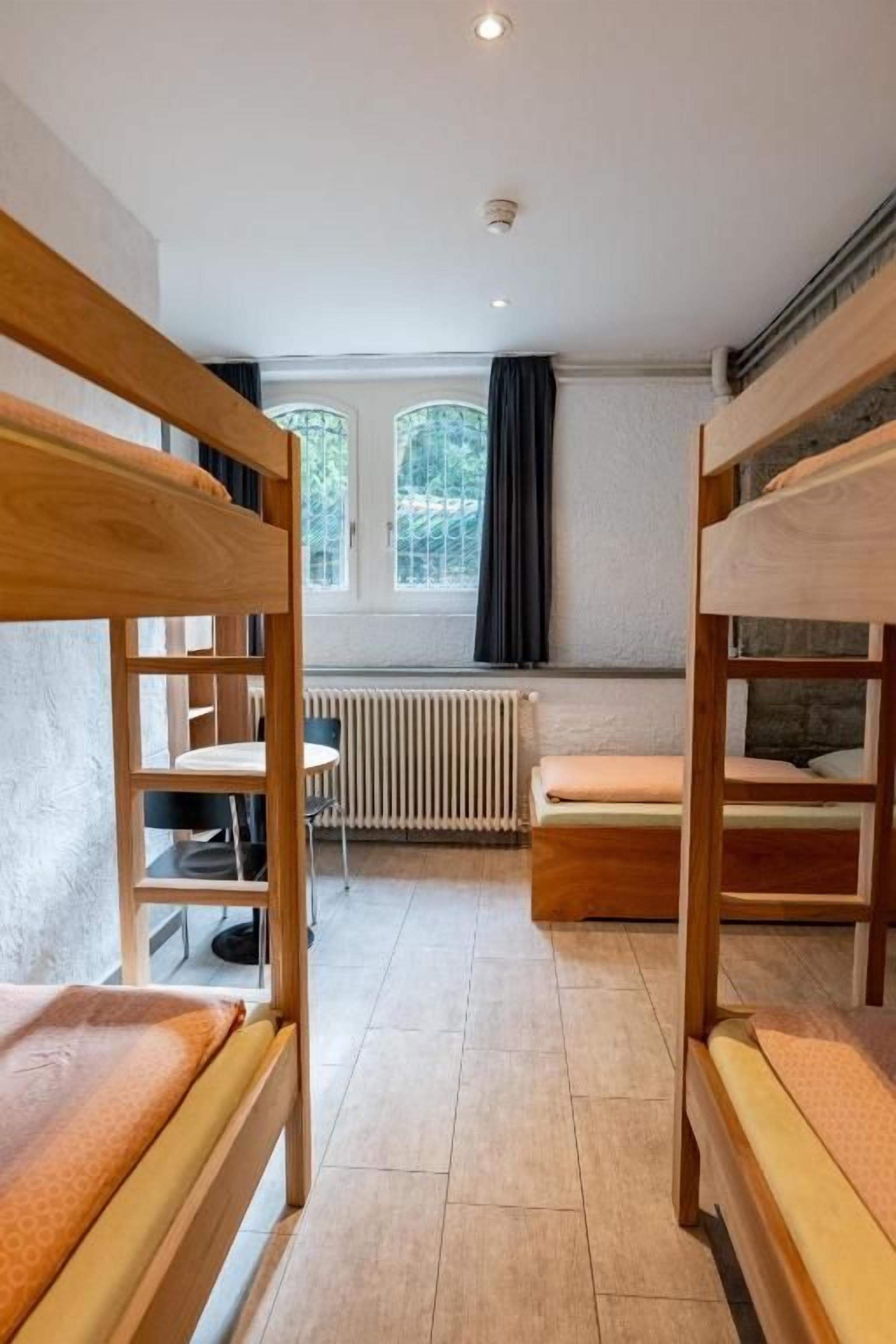 In-room safe, desk, WiFi (free)