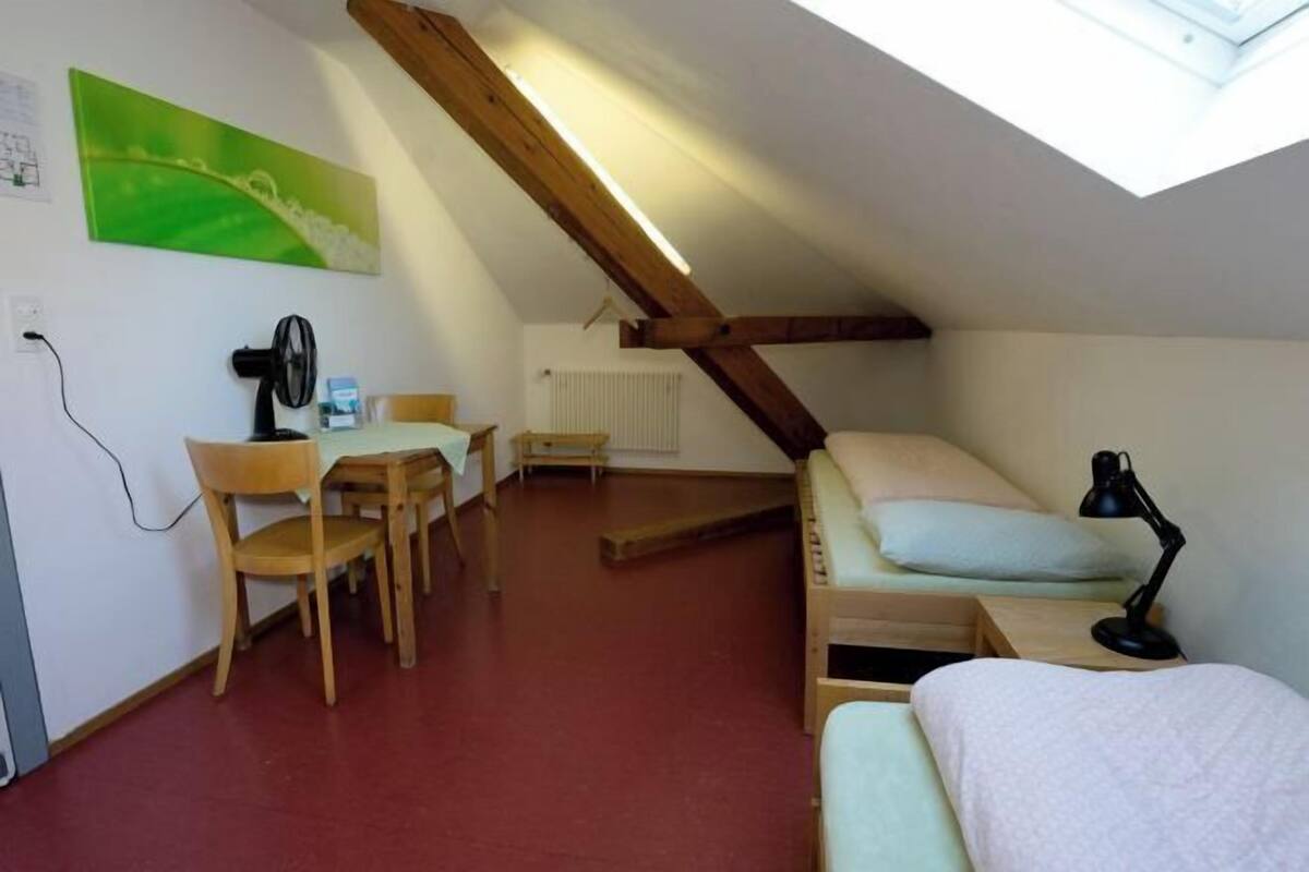 Caixa forta a l'habitació, escriptori i wifi gratuïta