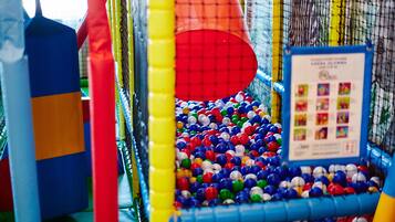 Tempat bermain anak – indoor