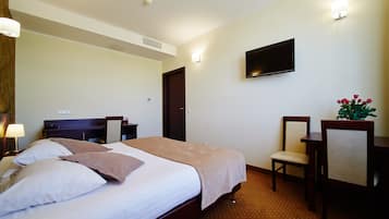 Standard Apartment, 1 Bedroom, Refrigerator | Premium bedding, in-room safe, desk, iron/ironing board