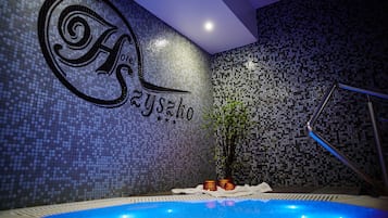 Bathtub spa indoor