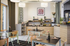 Café da manhã continental grátis todos os dias