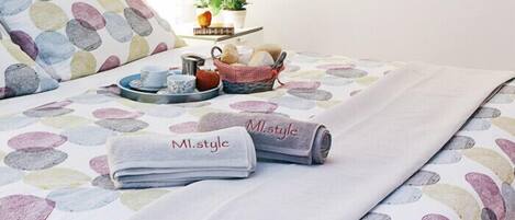 Schreibtisch, laptopgeeigneter Arbeitsplatz, kostenloses WLAN