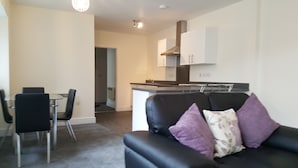 Unclassified image, 3 of 19, button - Guild House Apartments (Swindon)
