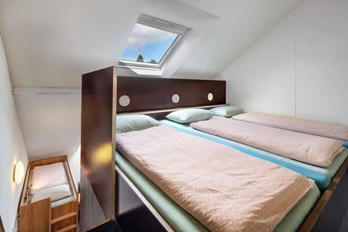 In-room safe, desk, free cots/infant beds, bed sheets
