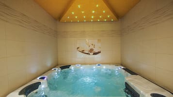 Indoor spa tub