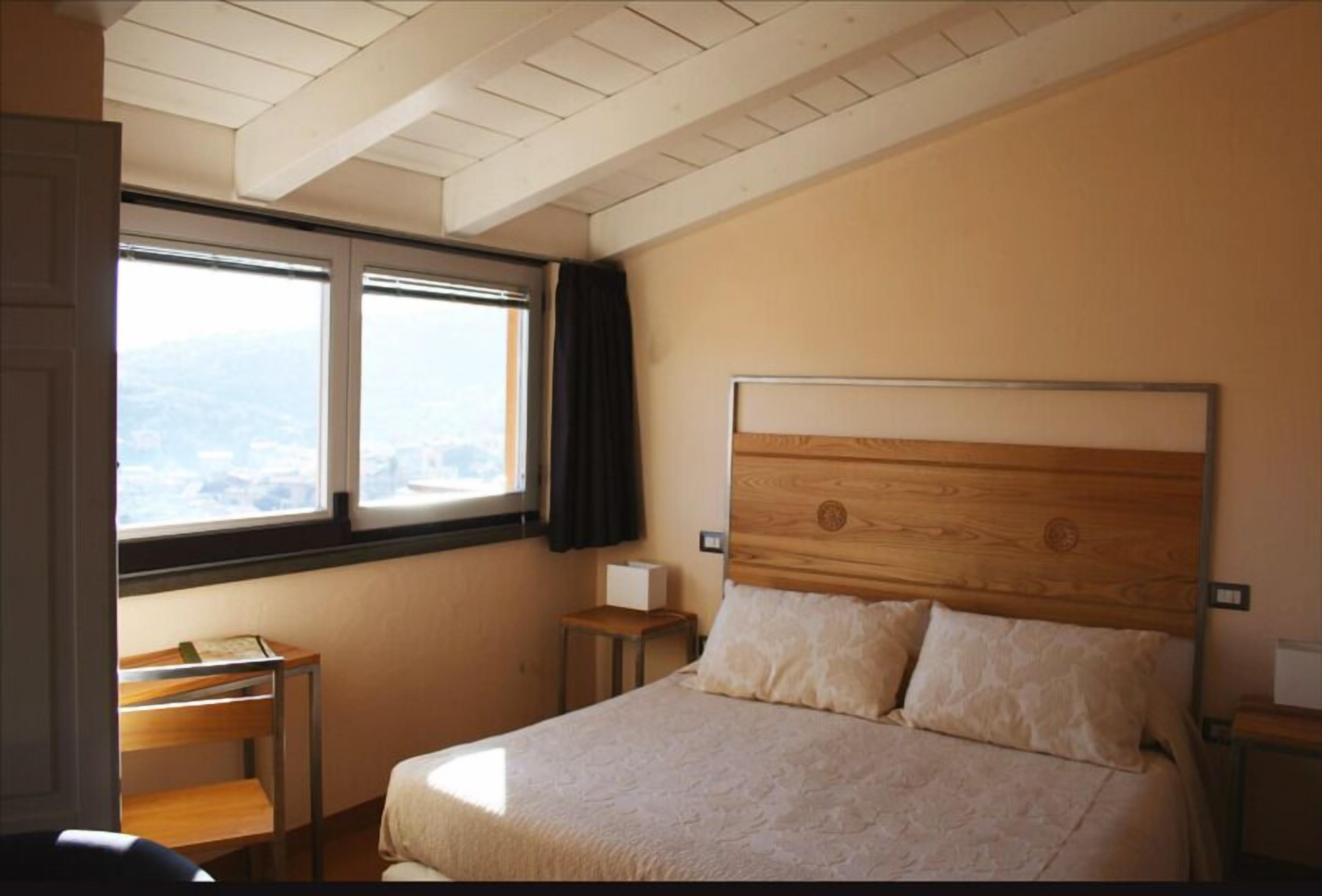 double or twin room | desk, cots/infant beds, rollaway beds, free wifi