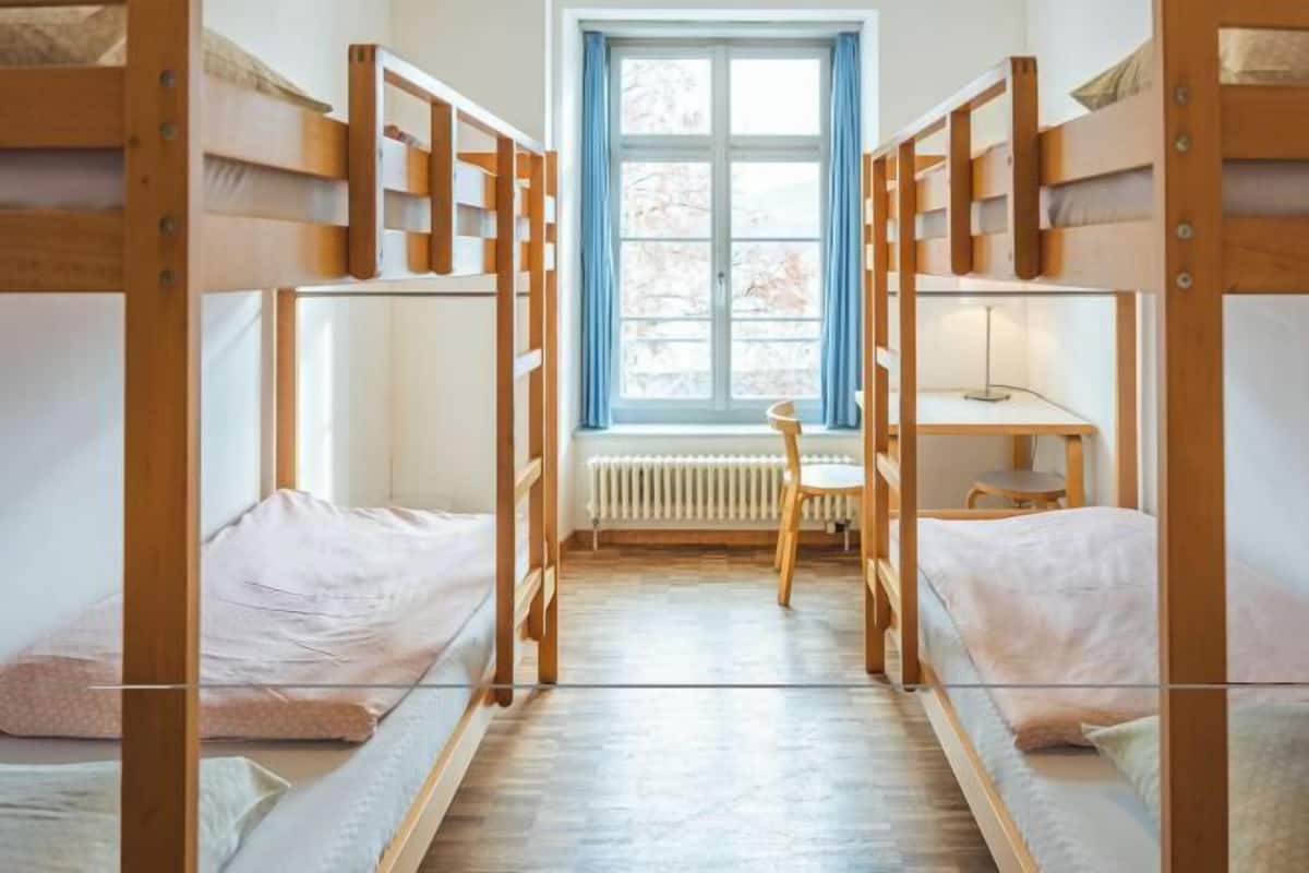 Schreibtisch, kostenloses WLAN, Bettwäsche