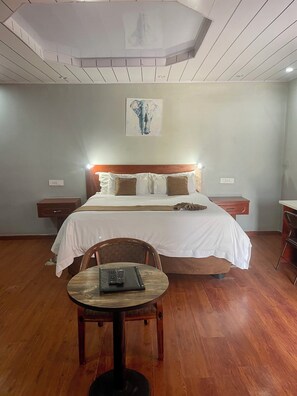 Dobbeltrom – executive, 1 kingsize-seng | Safe på rommet, skrivebord for bærbar PC og strykejern/-brett