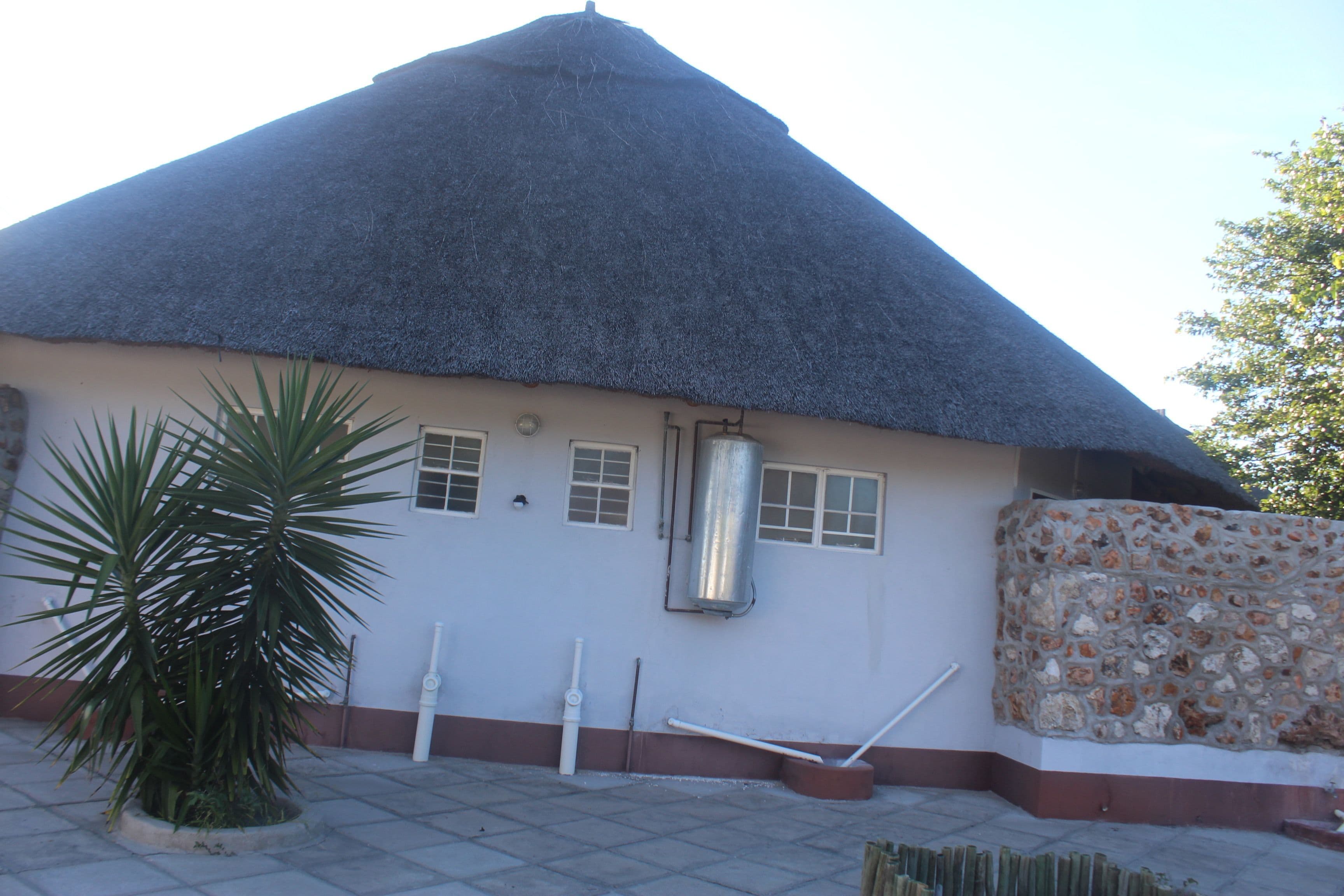 Chalé família | Cofres nos quartos, espaço de trabalho para notebook